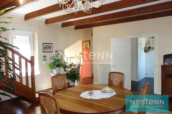 Maison de 4 chambres à vendre à Saint Brandan, accès commerces de QUINTIN à pieds, grand hangar de 550 m², sur  environ 7500 m² de terrain