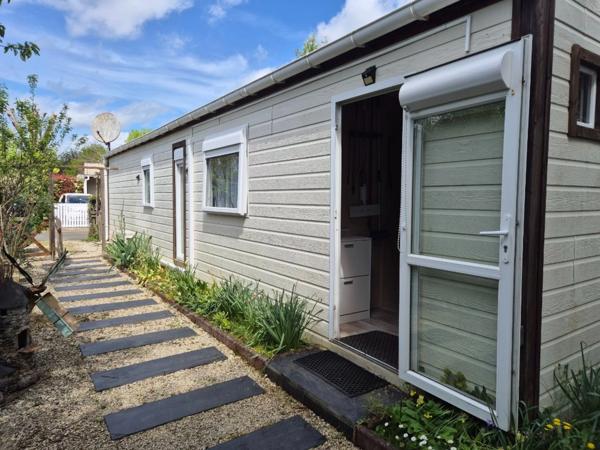 LA TRANCHE SUR MER A 15 MIN DANS RESIDENCE AVEC PISCINE CHALET BOIS 3 CHAMBRES AVEC VERANDA ET JARDIN