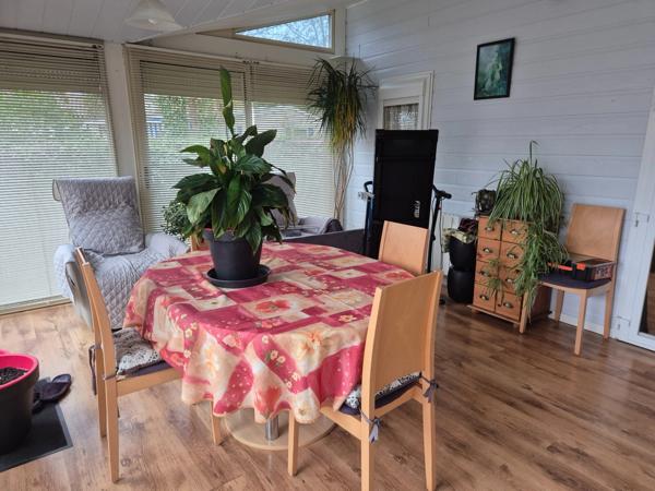 LA TRANCHE SUR MER A 15 MIN DANS RESIDENCE AVEC PISCINE CHALET BOIS 3 CHAMBRES AVEC VERANDA ET JARDIN