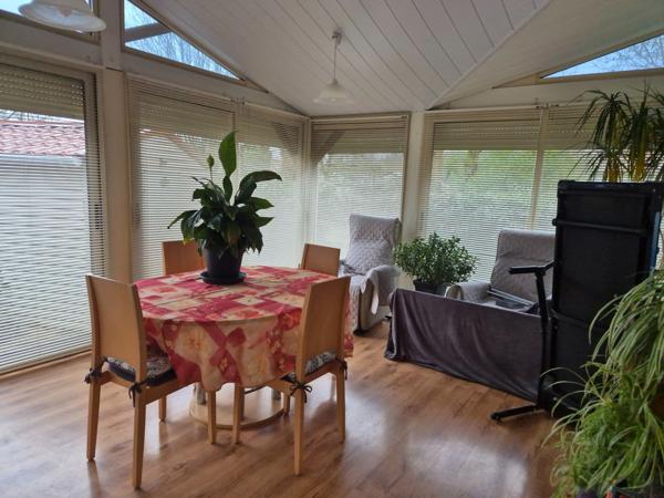 LA TRANCHE SUR MER A 15 MIN DANS RESIDENCE AVEC PISCINE CHALET BOIS 3 CHAMBRES AVEC VERANDA ET JARDIN