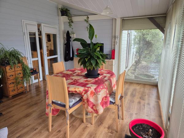 LA TRANCHE SUR MER A 15 MIN DANS RESIDENCE AVEC PISCINE CHALET BOIS 3 CHAMBRES AVEC VERANDA ET JARDIN