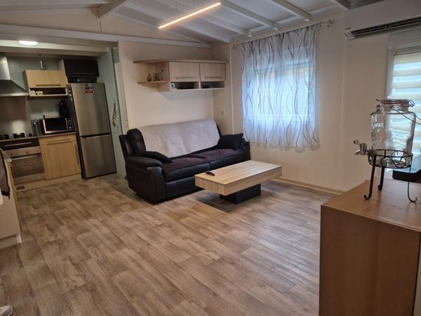 LA TRANCHE SUR MER A 15 MIN DANS RESIDENCE AVEC PISCINE CHALET BOIS 3 CHAMBRES AVEC VERANDA ET JARDIN