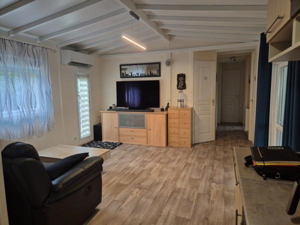 LA TRANCHE SUR MER A 15 MIN DANS RESIDENCE AVEC PISCINE CHALET BOIS 3 CHAMBRES AVEC VERANDA ET JARDIN