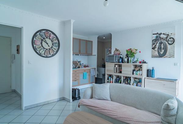 T2 avec terrasse, box, parking et cave – Saint-Cyr-sur-Loire
