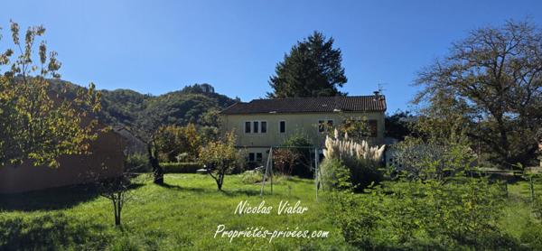 Maison de 163 m2 avec appartement indépendant et Entrepôt de 90 m²