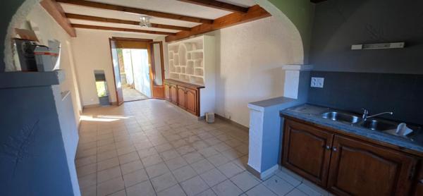 Maison de 163 m2 avec appartement indépendant et Entrepôt de 90 m²