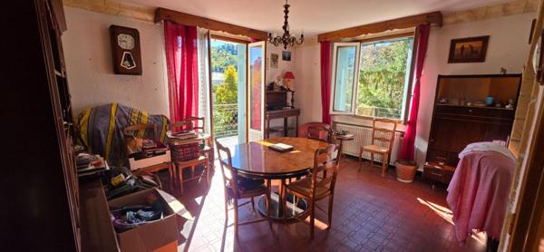 Maison de 163 m2 avec appartement indépendant et Entrepôt de 90 m²