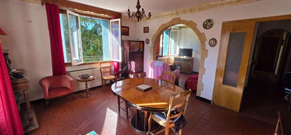 Maison de 163 m2 avec appartement indépendant et Entrepôt de 90 m²