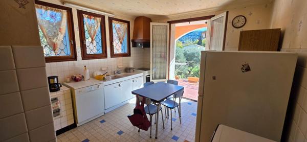 Maison de 163 m2 avec appartement indépendant et Entrepôt de 90 m²