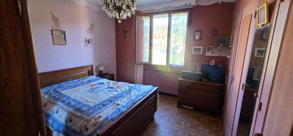 Maison de 163 m2 avec appartement indépendant et Entrepôt de 90 m²