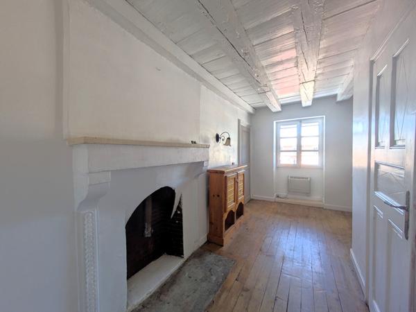 Appartement 2 pièces à vendre au dernier étage en centre-ville de Chambéry