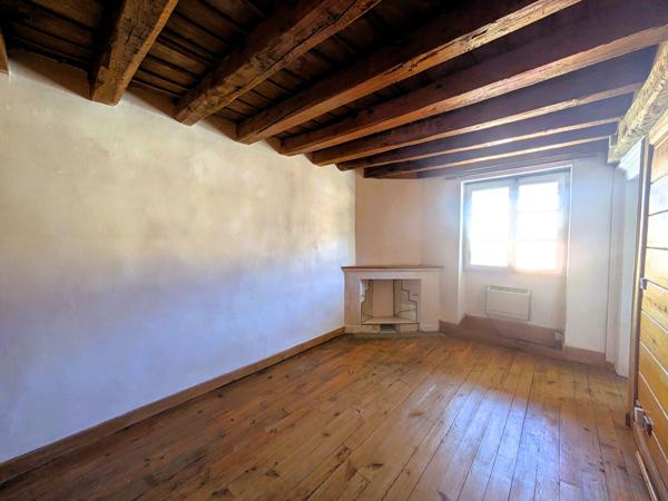 Appartement 2 pièces à vendre au dernier étage en centre-ville de Chambéry