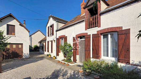 A VENDRE à CEPOY – Vaste maison de caractère, 5 chambres et nombreuses dépendances