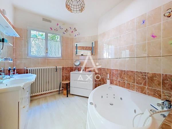 A VENDRE à CEPOY – Vaste maison de caractère, 5 chambres et nombreuses dépendances