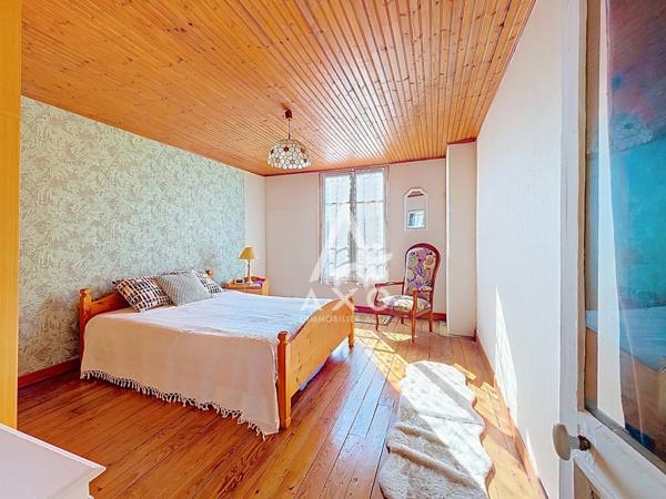 A VENDRE à CEPOY – Vaste maison de caractère, 5 chambres et nombreuses dépendances