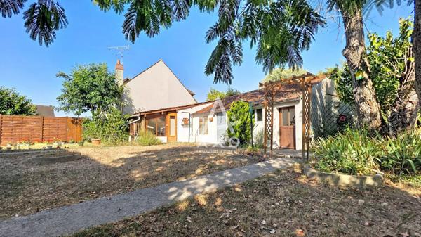A VENDRE à CEPOY – Vaste maison de caractère, 5 chambres et nombreuses dépendances