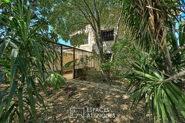 Ancien chai avec son parc boisé