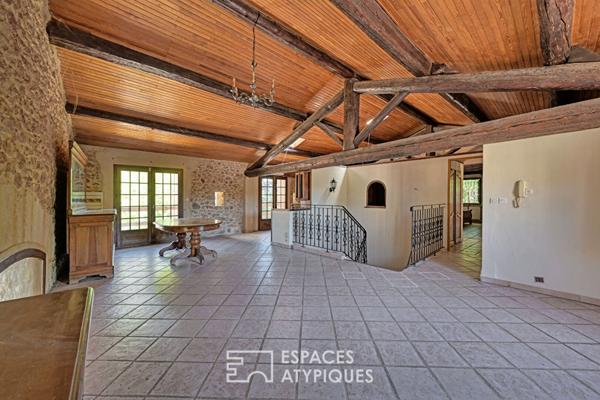 Ancien chai avec son parc boisé