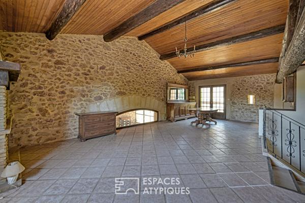 Ancien chai avec son parc boisé