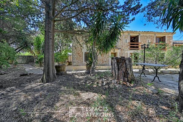 Ancien chai avec son parc boisé