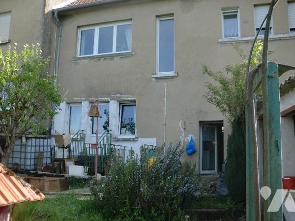 Une maison généreuse de bonne situation, autoroutière et tertiaire