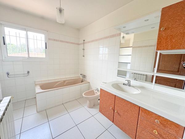 TOULOUGES : Maison 4 faces - 5 pièces 112 m² avec garage et jardin de 360 m².