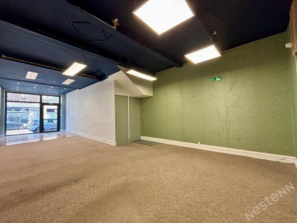 AGEN CENTRE VILLE - LOCAL COMMERCIAL A VENDRE DE 105 m² SITUE SUR UN AXE PASSANT AVEC VITRINE