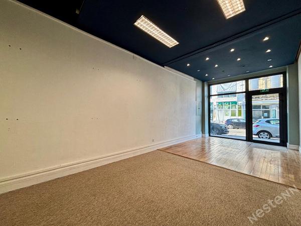 AGEN CENTRE VILLE - LOCAL COMMERCIAL A VENDRE DE 105 m² SITUE SUR UN AXE PASSANT AVEC VITRINE