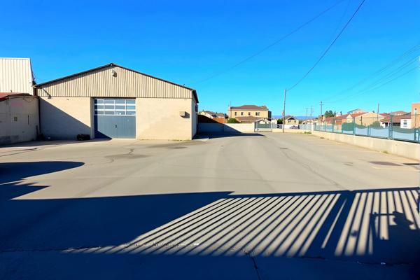 À vendre - Local professionnel 250 m² situé à Barbentane (13570)