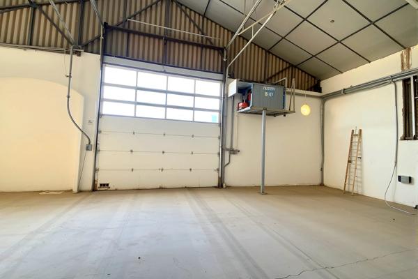 À vendre - Local professionnel 250 m² situé à Barbentane (13570)