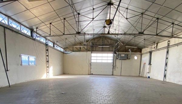 À vendre - Local professionnel 250 m² situé à Barbentane (13570)