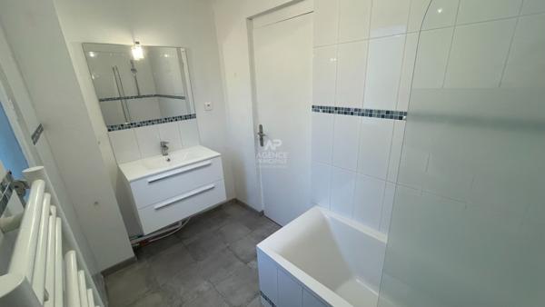 Maison individuelle 120 m² 5 pièces avec jardin - secteur Lycée International Saint Germain en Laye Loyer 3 479 €/mois **  - Référence  17572