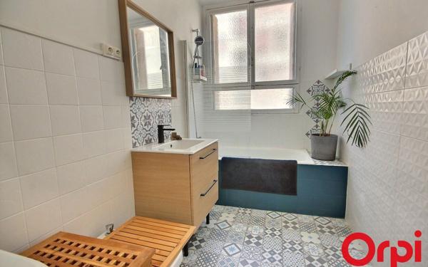 Appartement à vendre    3 pièces • 66,83 m2 Marseille 11