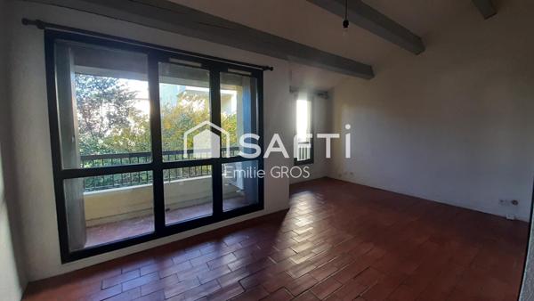 Grand studio lumineux avec balcon