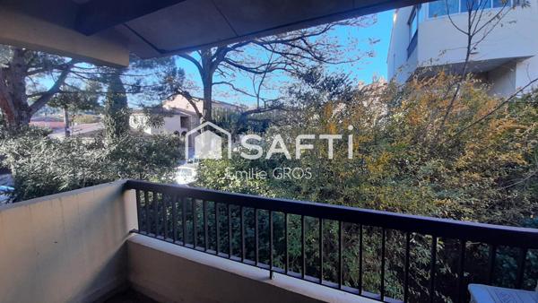 Grand studio lumineux avec balcon