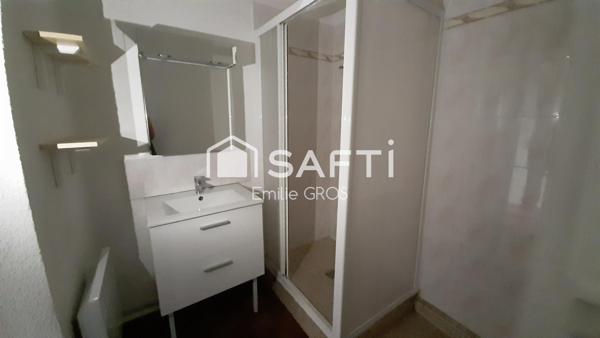 Grand studio lumineux avec balcon