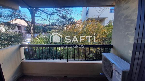 Grand studio lumineux avec balcon