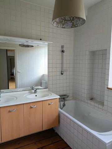 Location Maison 7 pièces 249 m2 à Saint-Sébastien-sur-Loire