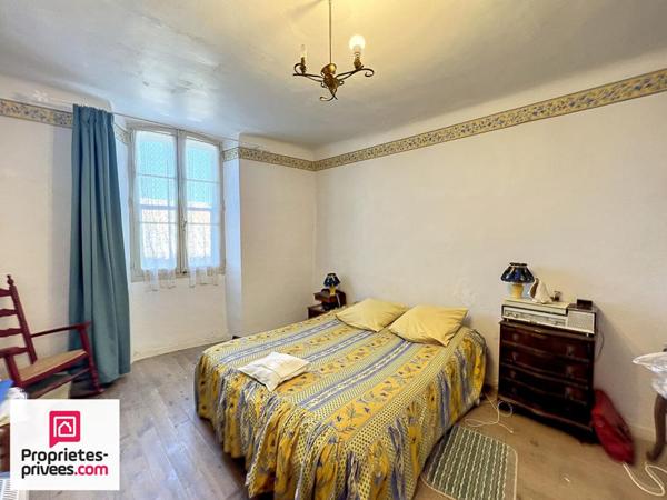 Maison de village traversante avec terrasse caves