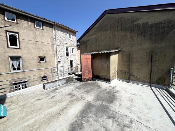 LAVELANET GARAGE A VENDRE EN R+1+TERRASSE