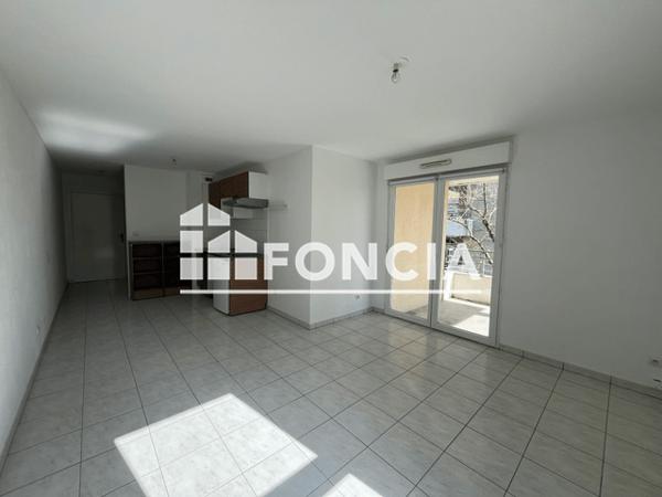 Location Appartement 2 pièces 42.1 m² - 1/25 RUE DES SICAUDS Saint Michel 16470