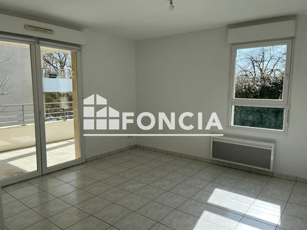 Location Appartement 2 pièces 42.1 m² - 1/25 RUE DES SICAUDS Saint Michel 16470