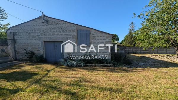 Maison de bourg rénovée, 3 chambres dont 1 RDC, à 12 minutes de Saint-Jean-d'Angély