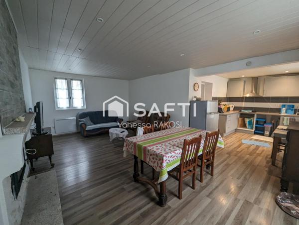 Maison de bourg rénovée, 3 chambres dont 1 RDC, à 12 minutes de Saint-Jean-d'Angély