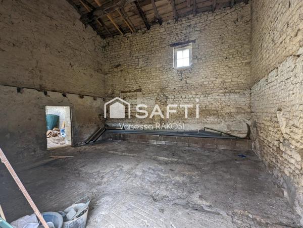 Maison de bourg rénovée, 3 chambres dont 1 RDC, à 12 minutes de Saint-Jean-d'Angély