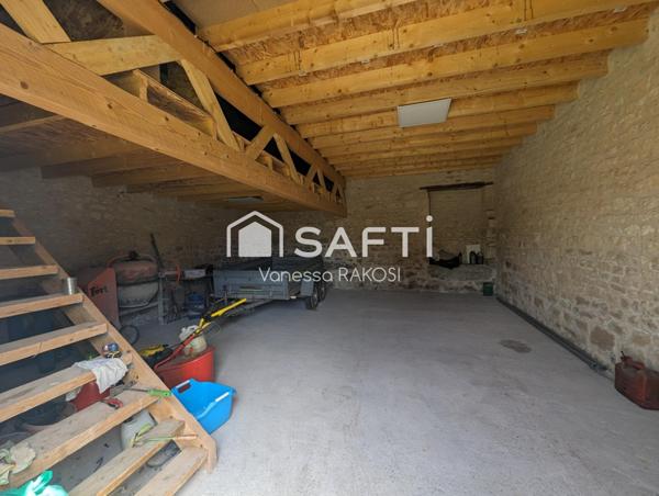 Maison de bourg rénovée, 3 chambres dont 1 RDC, à 12 minutes de Saint-Jean-d'Angély