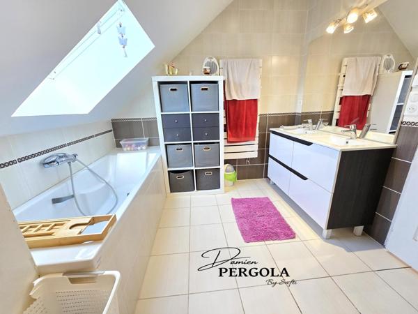 Maison rénovée de 115 m², située à 2-3 minutes du centre-ville