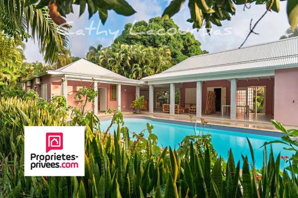 Rare, Villa d'architecte au coeur d'un parc paysager- Bouillante