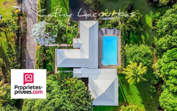 Rare, Villa d'architecte au coeur d'un parc paysager- Bouillante