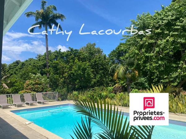 Rare, Villa d'architecte au coeur d'un parc paysager- Bouillante